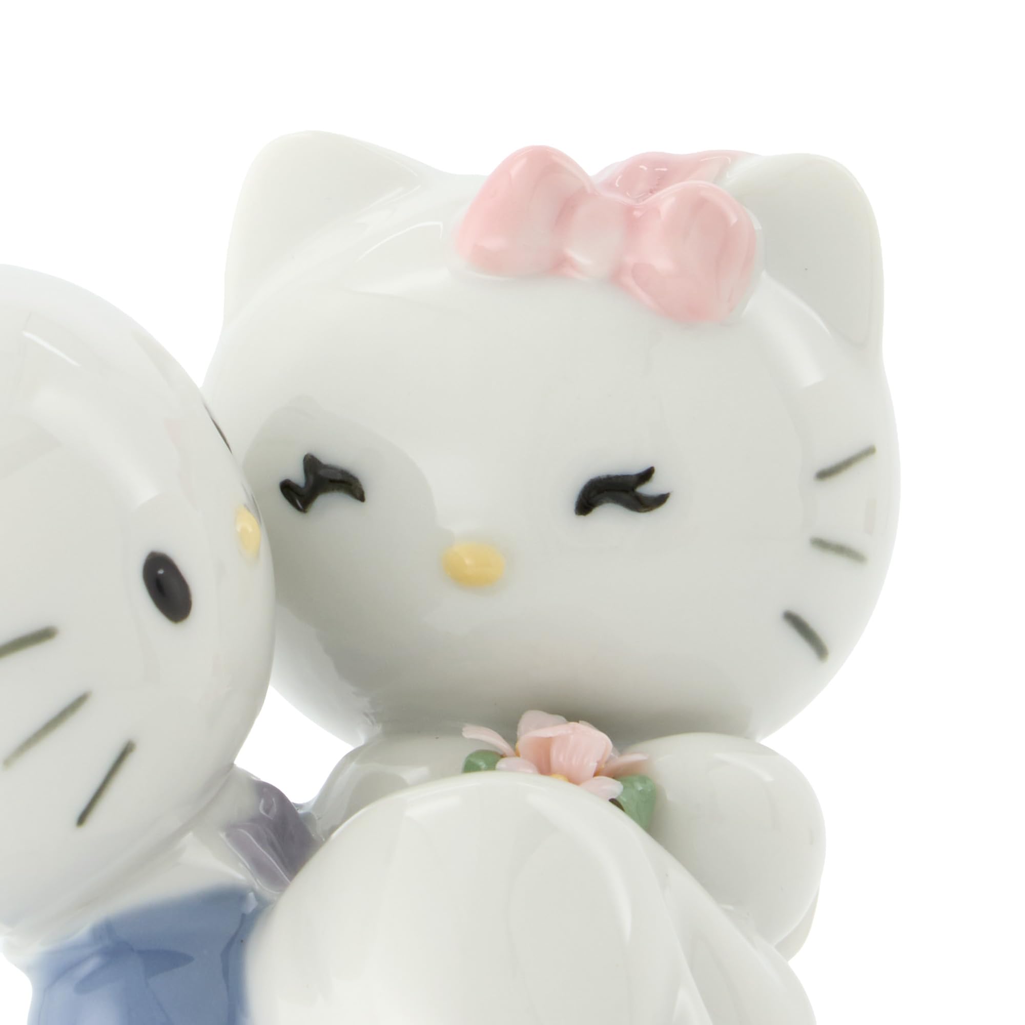 リヤドロ　NAO　ハローキティ・ダニエル　ウェディング　フィギュア　置物 Amazon.com: NAO - Porcelain Figure ¡Hello Kitty Gets Married